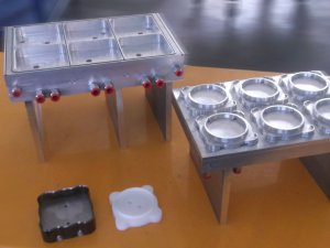 Stampo per termoforatura con attrezzatura